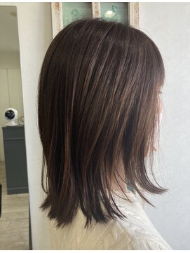 リル(LiL) 軽さのあるミディアムヘア