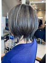 サイカエー(SAIKA)&nbsp;大人可愛い20代30代40代小顔レイヤー丸みショートウルフ