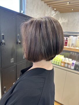 トクテ 高円寺(tokute) ショートボブ×白髪ぼかしハイライト【高円寺】