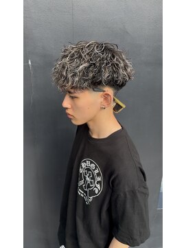 ネイビー 表参道(NAVY) ホワイトハイライトバロックパーマ