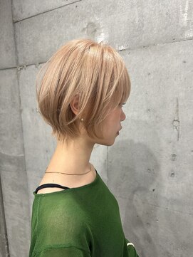 シャワー(SHOWER) ショートレイヤー、ミルクティー、ブリーチ、顔周りレイヤー