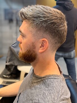 フランクスバーバー アンド ビアークラブ(FRANK'S BARBER and BEER CLUB) ツイストパーマコンマヘアテクノくせ毛風パーマツーブロックr