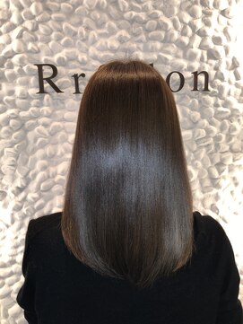 アールサロン アオヤマ(Rr SALON AOYAMA) プラチナミネコラストレート