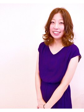 ヘアー キュート(hair CUtE) 外ハネ、内巻き、縦巻きのMIXで作るふんわりミディアム！