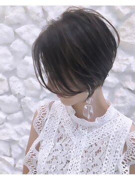 モアナ バイ ヘッドライト 沖縄豊見城店(Moana by HEADLIGHT) Moana【豊見城】#ハンサムショート#センターパート#暗髪