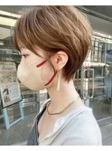 ショートヘア×透明感ベージュ