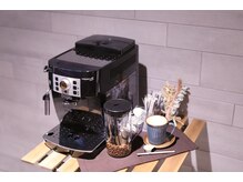 テラスカフェの様な店内で挽きたてコーヒーや季節のハーブティーをご用意しております！