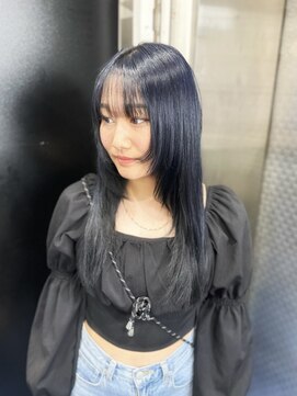 ホワイト 梅田(white) ＊ミディアム＊顔まわりウルフ×コバルトブルー