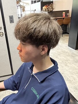 デネブ(Deneb) 20代30代メンズクラウドマッシュ丸み束感ビジカジトレンド