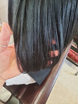 グロウ ツクバ(GLOW TSKUBA) 青みのある黒髪