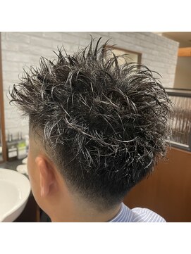 ゼノンユニガイ(ZENON uni GUY) スキンフェード×スパイキショート