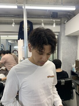 クロムトウキョウ ザ バーバー ネオン 新宿店(CHROM TOKYO the Barber ne/on) ツイストパーマ