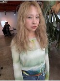 ブロンドロングヘア