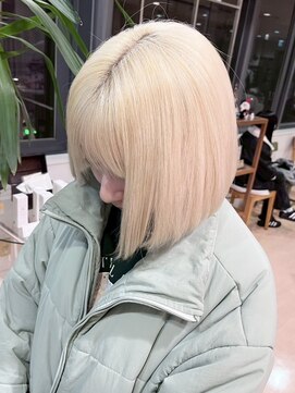 アウラ(AURA) 盛岡駅ブリーチカラーハイトーン切りっぱなしボブショートヘア◆