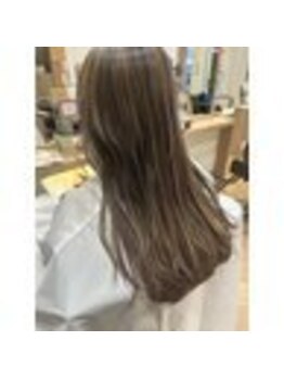 カシータフロル 守山(Casita flor)の写真/オシャレに敏感な大人女性におすすめ！明るいカラーも楽しめる上質グレーカラーでいつもきれいをキープ♪