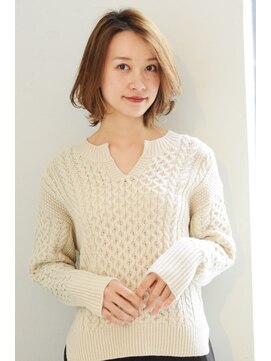 ジョエミバイアンアミ(joemi by Un ami) joemi 新宿 ハイライトにことりベージュで毛先パーマのボブ 近江