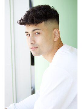 にもう ニュアンスパーマスキンフェードカット１