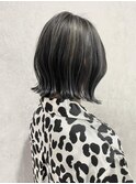 外ハネ切りっぱボブ