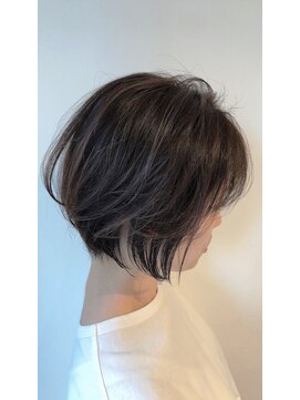 ノア(Noa) 大人フェロモン全開ショート