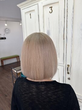 クラン ヘアーアンドスタジオ(CLAN hair & studio) ホワイトカラー