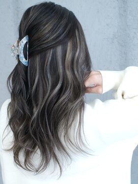 マリアナ(Mariana) ハイライトショートヘアレイヤーカットダブルカラー