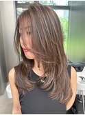ハイライトカラーミルクティーベージュレイヤーカット