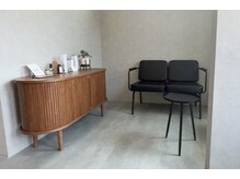 グレーを基調としたシンプルな内装です！