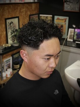 グラウンドタイガー(GROUNDTIGER) シャドーパーマ×スキンフェード