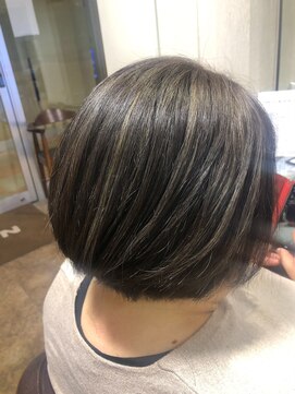 ネオリーブノース 中板橋店(Neolive north) 【白髪ぼかしデザイン】極細ハイライトスタイル