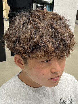 フイ 代々木(Hui) メンズ/アップバング/ツーブロックマッシュ/束感ショート波巻き