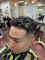メンズ美容室 タカミ&nbsp;極道パーマ スキンフェード ホワイトメッシュ