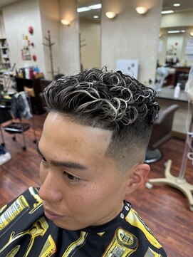 メンズ美容室 タカミ 極道パーマ スキンフェード ホワイトメッシュ