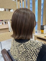 ルーブル(Louvre) 切りっぱなしボブ × グレージュカラー