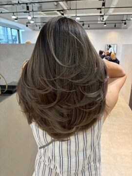 メリー オオサカ(Merly Osaka) butterfly layer cut