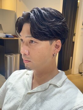 ブルニール 心斎橋(BLEUNIR) フェザーパーマ　センターパート　ツーブロック　オールバック