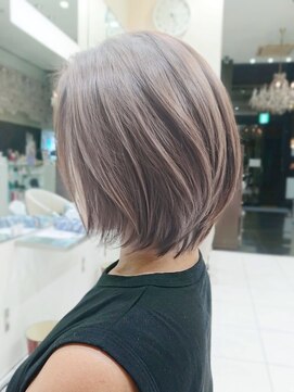 ハイストリートヘア(High street Hair) 短めミディアム＋アッシュベージュ
