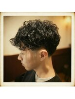 リア(Li'a)&nbsp;スペインカール/テーパーフェード/刈り上げ