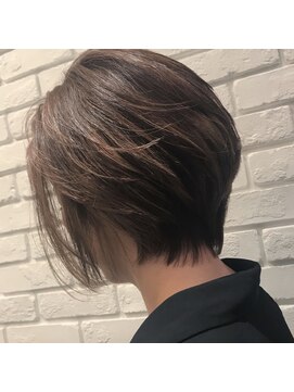 リリ(Riri) 大人可愛いショート