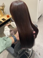 キュー(CEU) ヴァイオレット系カラーの艶々ロングヘア