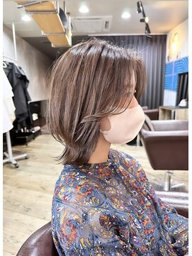 ヨム(YOMU) 韓国風前髪が可愛いレイヤーボブ