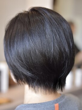 スイ(Sui) 黒髪ショート/丸みショート/束感ショート