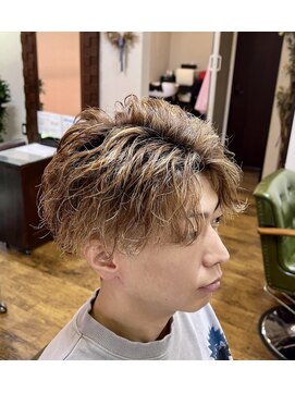 リット(lit.) フェザーパーマ　ツイスト強め　ツーブロック　かっこいい