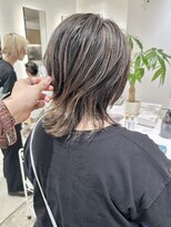 ステアケース 武蔵小杉店(stair:case) 大人ハイライト白髪ぼかしグレージュ外ハネショートウルフ