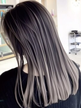 フリーク(FLEEK) 神戸三宮_ストレートでも決まるバレイヤージュ