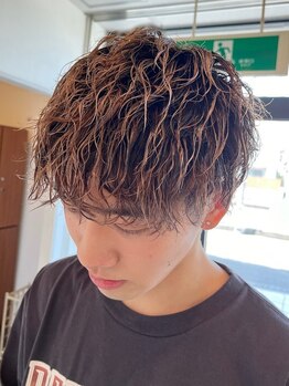 アルル(ARLE)の写真/【HPB AWARD 2024  BEST SALON 注目サロン選出】エリア屈指のメンズ支持率を誇る確かなカット技術が好評◇