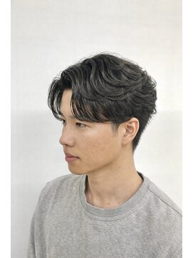 クオリス 上板橋店(QUALIS) 無造作フェザーパーマ×センターパートで清潔感◎韓国風モテ髪