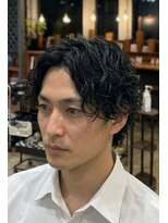 ジェットブラックキューサンロク(JET BLACK 936) フェザー×縦落ちツイストスパイラルパーマ