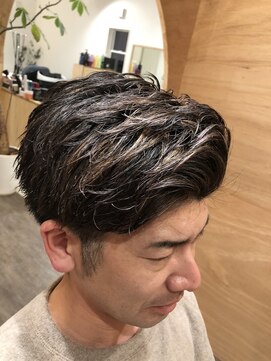 トゥッカ タロ(Tukka talo) 大人アップバングハイライト