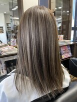 美容室 夢先案内&nbsp;ハイライト+アッシュベージュ
