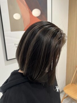 アース コアフュールボーテ 上越店(EARTH coiffure beaute) ダークブラウンアッシュハイライトカラー切りっぱなし